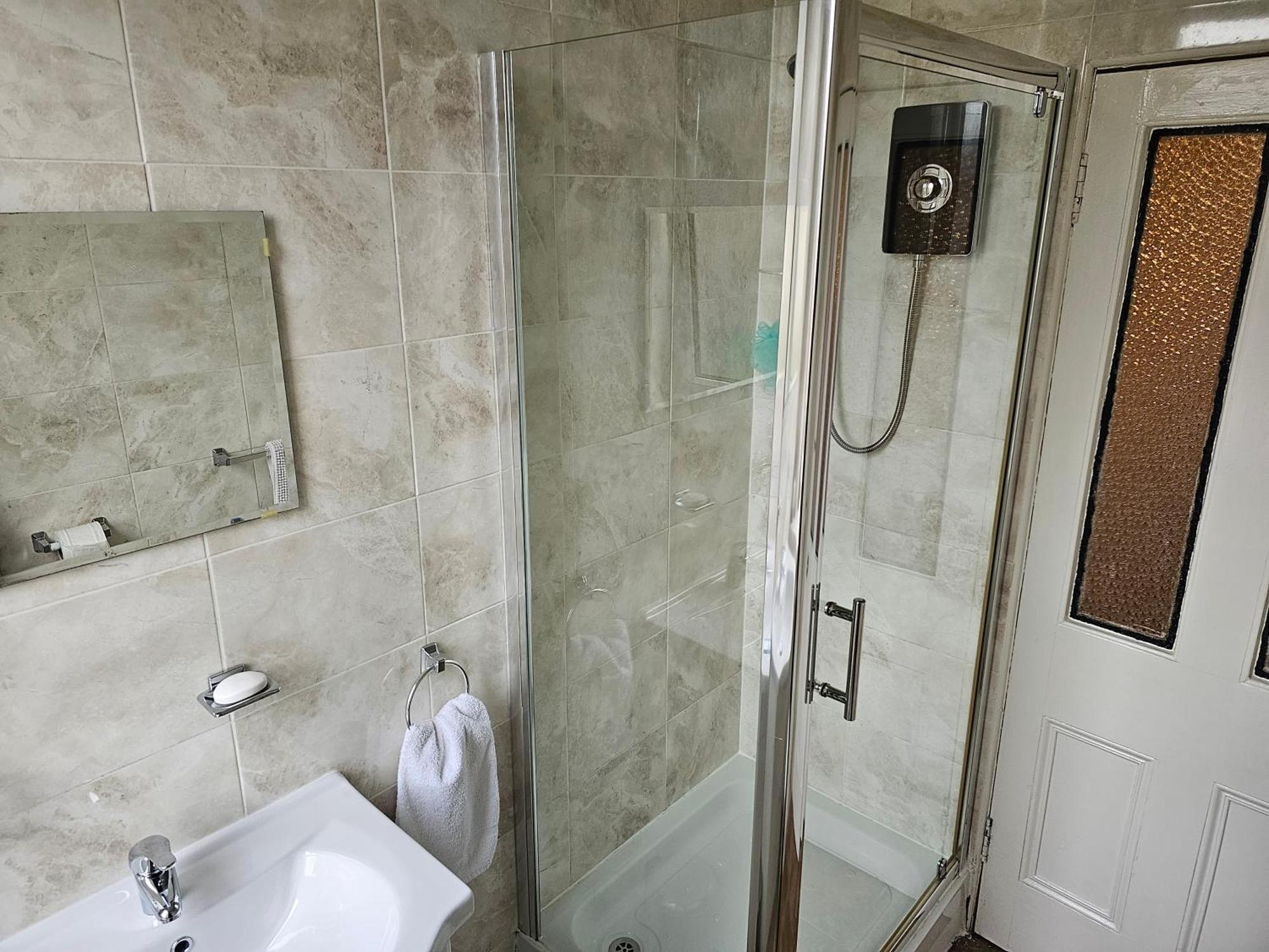 Snug - Abhainn Apartment เฮเลนส์บะระ ภายนอก รูปภาพ